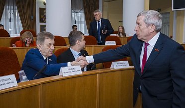 Евгений Солнцев впервые отчитался перед депутатами Заксобрания